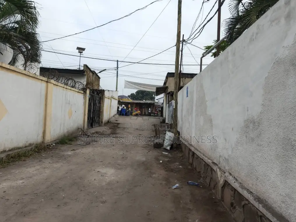 2chbre Duplex dans Empire Supreme, Kintambo à Vendre