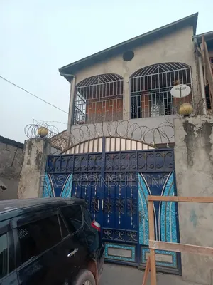 3chbre Duplex dans Quartier 2, Kimbanseke à Vendre