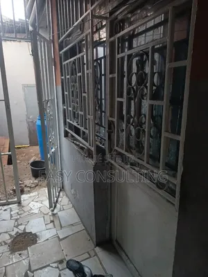 3chbre Duplex dans Quartier 2, Kimbanseke à Vendre