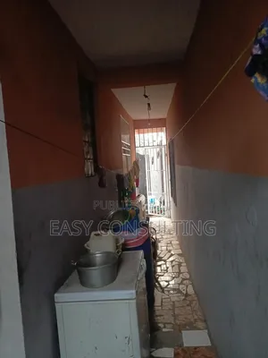 3chbre Duplex dans Quartier 2, Kimbanseke à Vendre