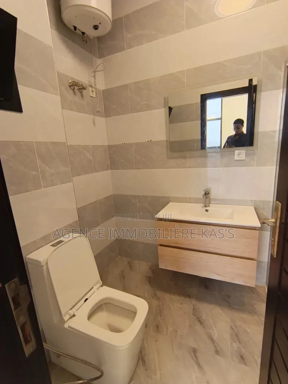 3chbre Appartement dans Bilengu Immo, Gombe à Louer