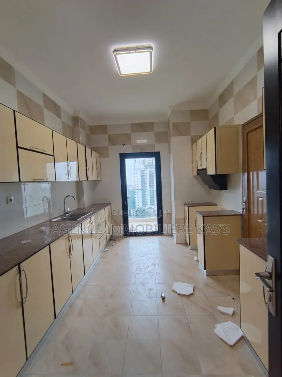 3chbre Appartement dans Bilengu Immo, Gombe à Louer