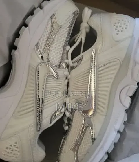 Nike Vomero 5