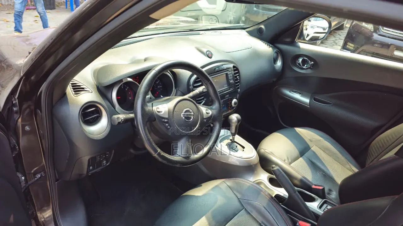 Nissan Juke S 4dr Hatchback (1.6L 4cyl Turbo CVT) 2014 Gris
