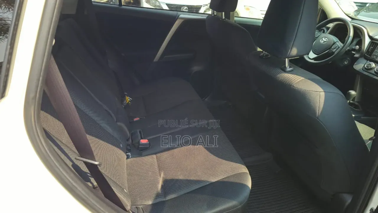 Toyota RAV4 LE 4dr SUV AWD (2.5L 4cyl 6A) 2018 Blanc