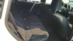 Toyota RAV4 LE 4dr SUV AWD (2.5L 4cyl 6A) 2018 Blanc