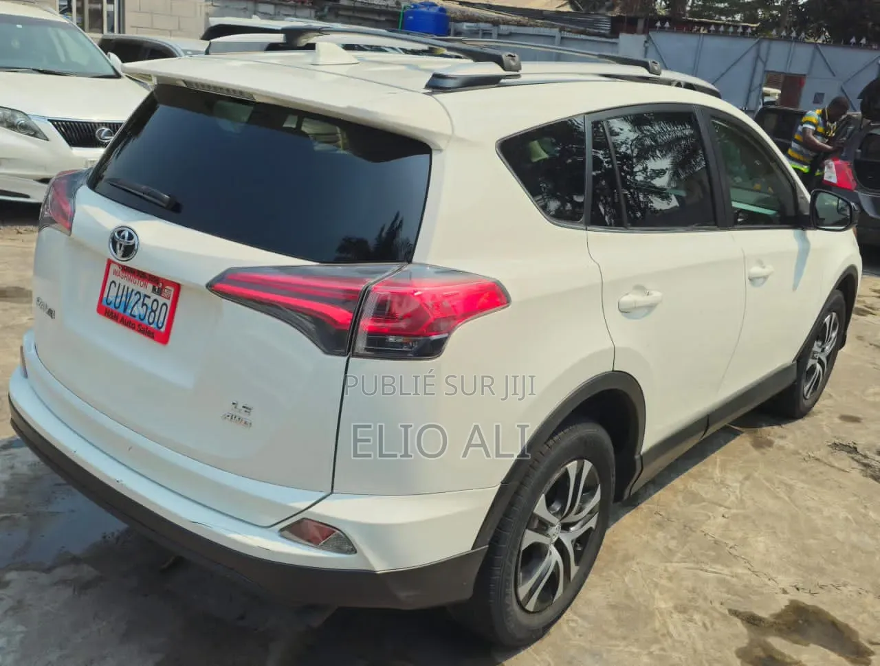 Toyota RAV4 LE 4dr SUV AWD (2.5L 4cyl 6A) 2018 Blanc
