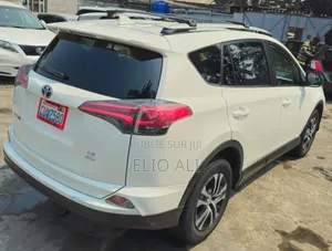 Toyota RAV4 LE 4dr SUV AWD (2.5L 4cyl 6A) 2018 Blanc