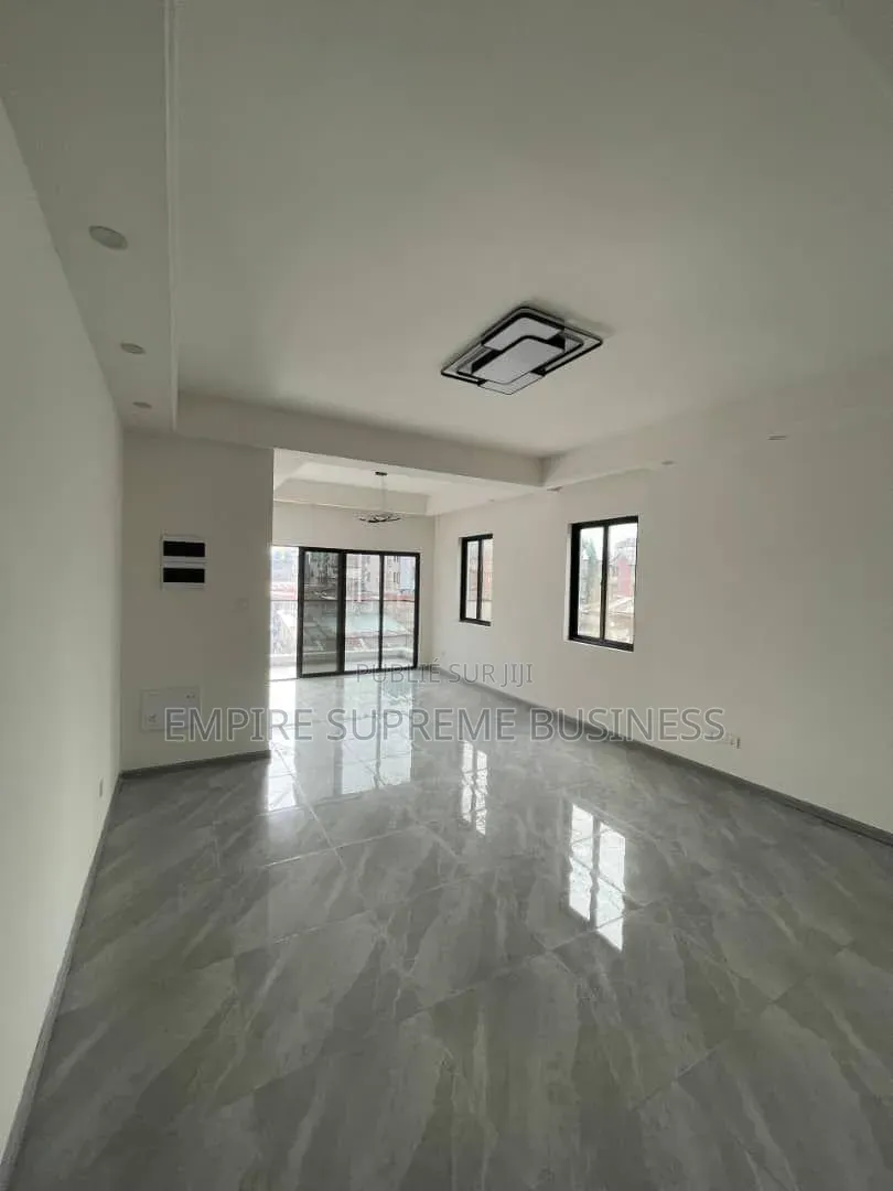 12chbre Maison dans Empire Supreme, Kinshasa (commune) à Vendre