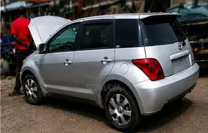 Toyota IST 2006 Gris