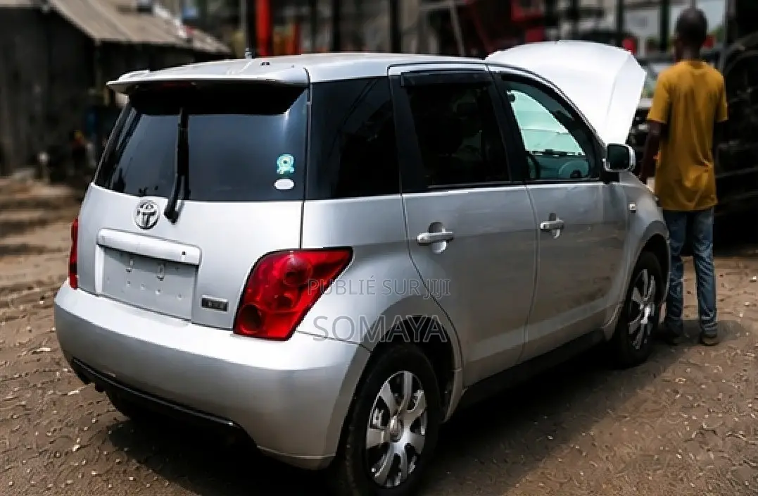 Toyota IST 2006 Gris