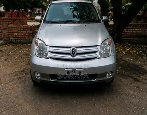 Toyota IST 2006 Gris