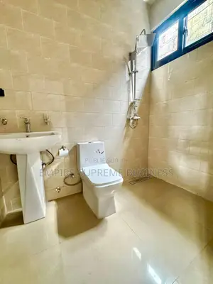 8chbre Maison dans Empire Supreme, Kintambo à Vendre