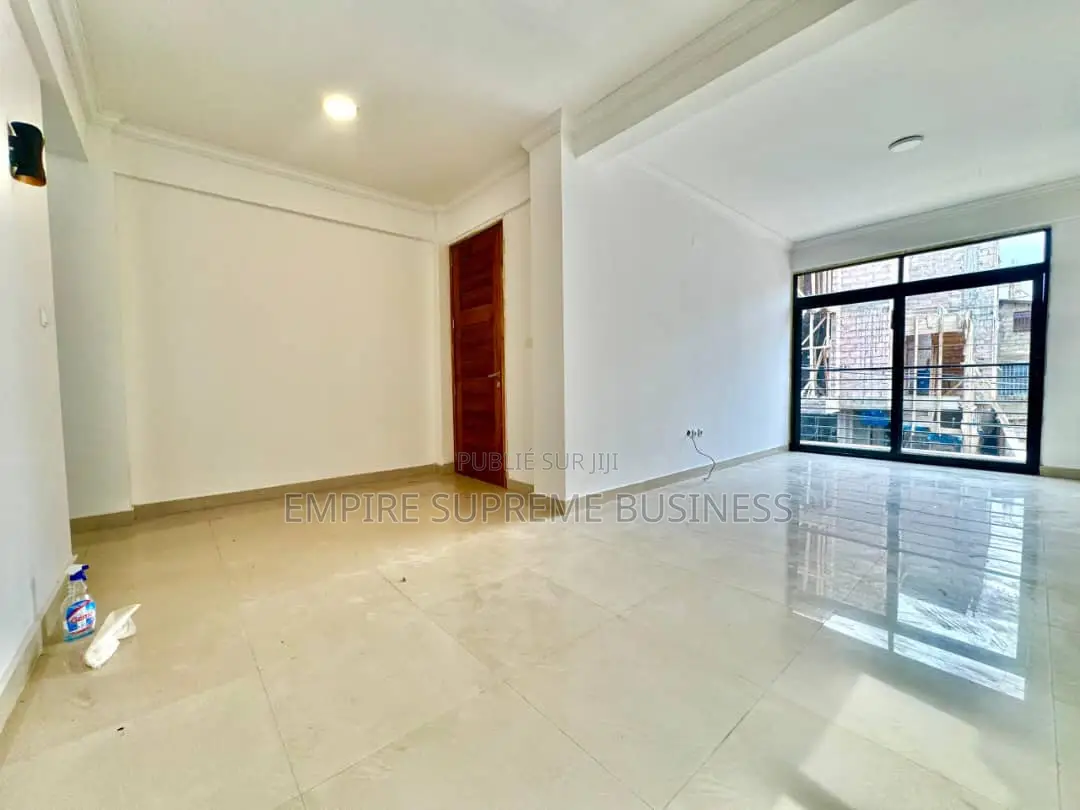 8chbre Maison dans Empire Supreme, Kintambo à Vendre