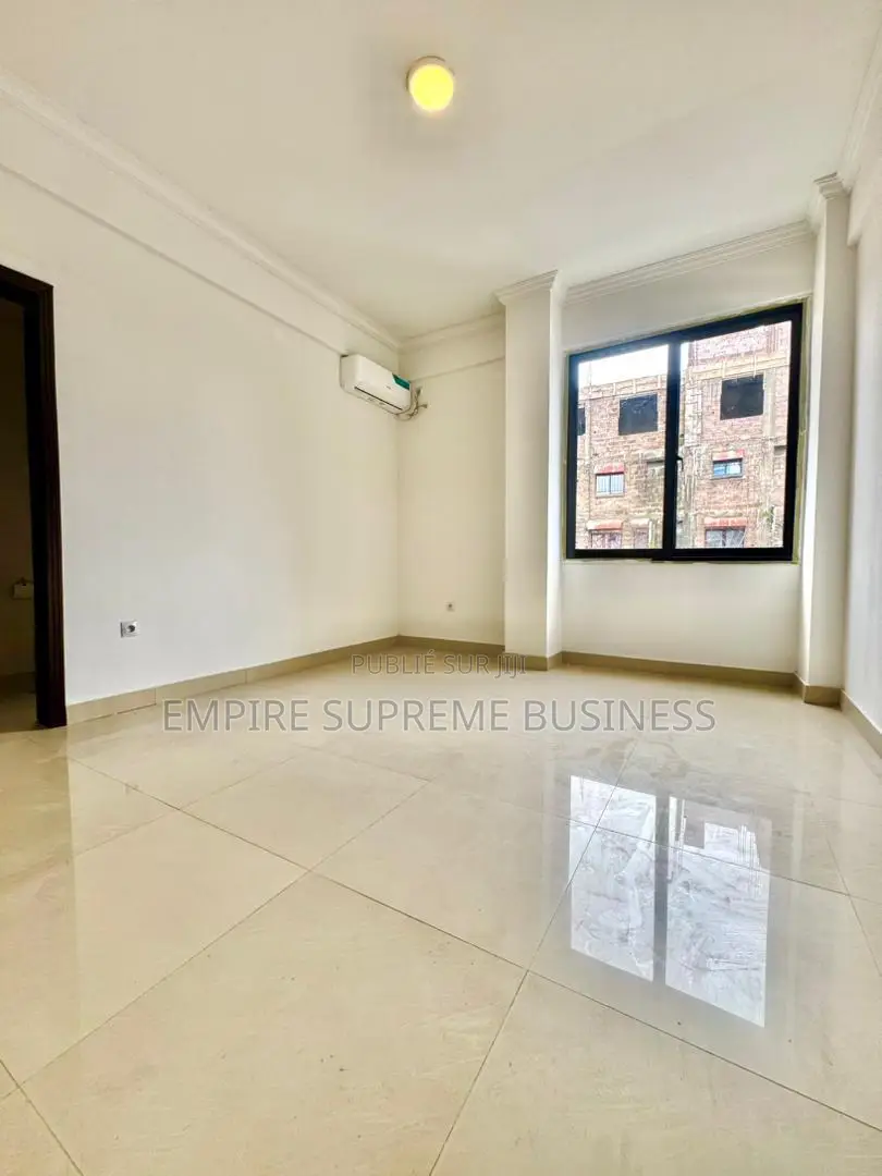 8chbre Maison dans Empire Supreme, Kintambo à Vendre
