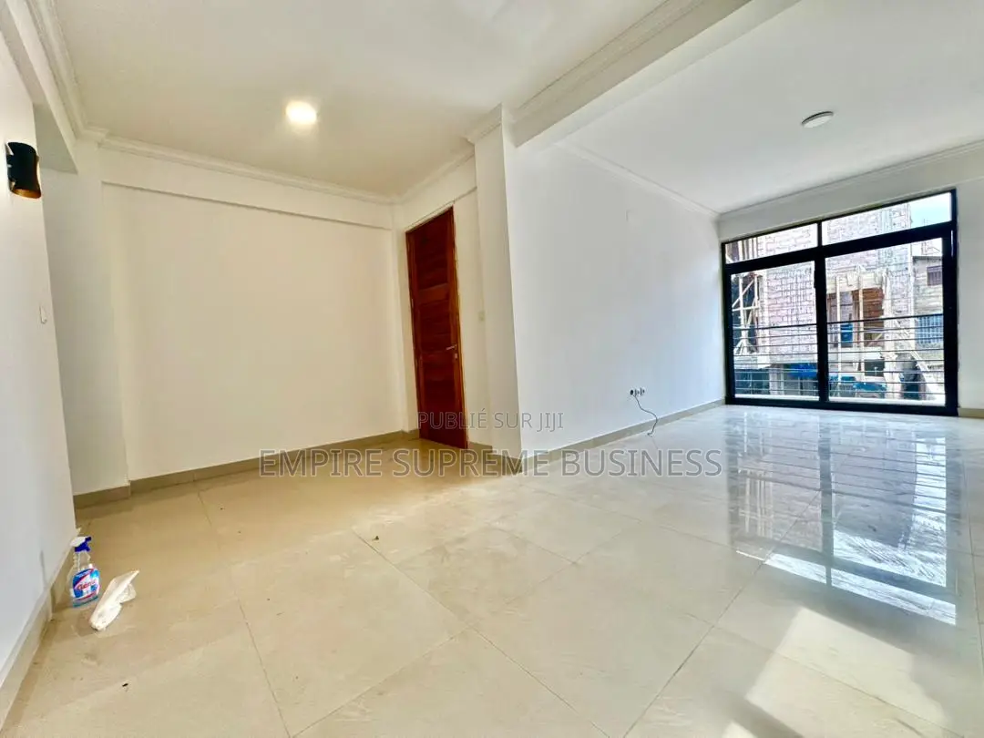 8chbre Maison dans Empire Supreme, Kintambo à Vendre