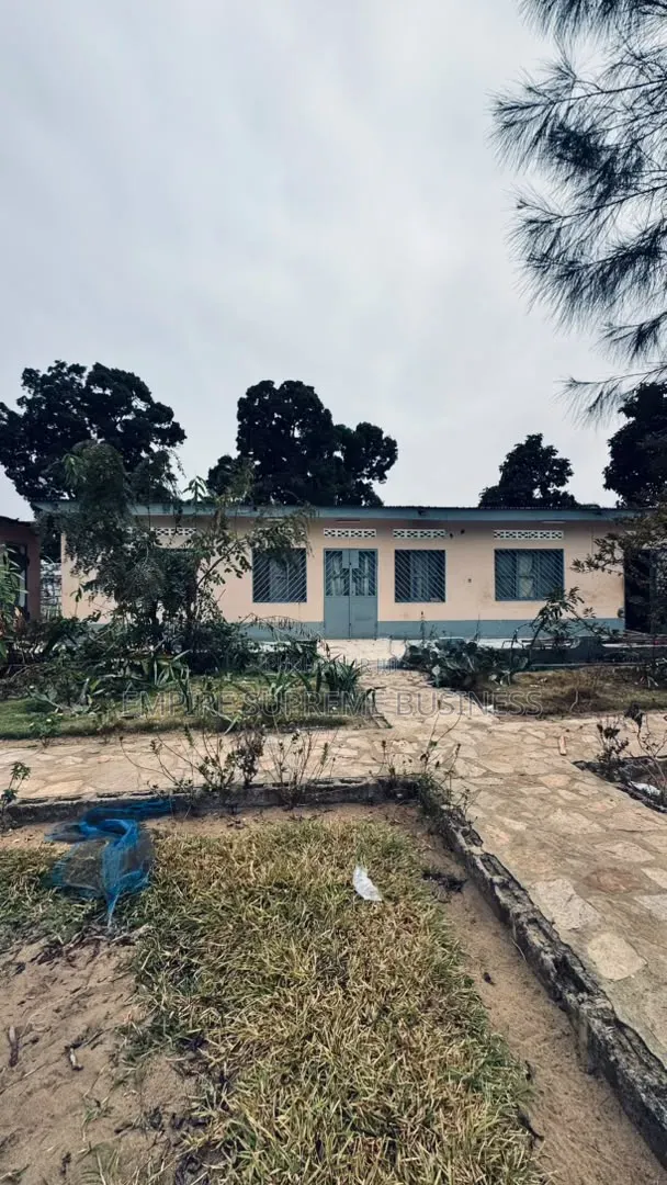 2chbre Maison dans Empire Supreme, Moanda à Vendre
