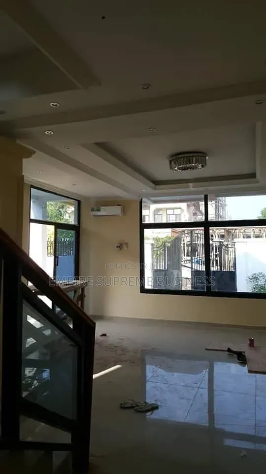 4chbre Villa dans Empire Supreme, Ngaliema à Vendre