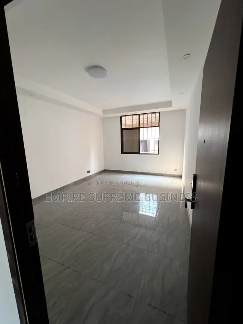 3chbre Appartement dans Empire Supreme, Limete à Vendre