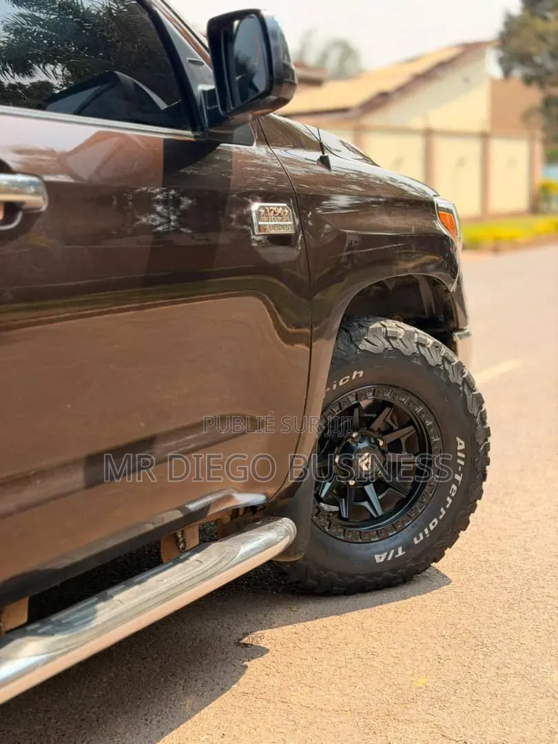 Nouveau Toyota Tundra 2017 Marron