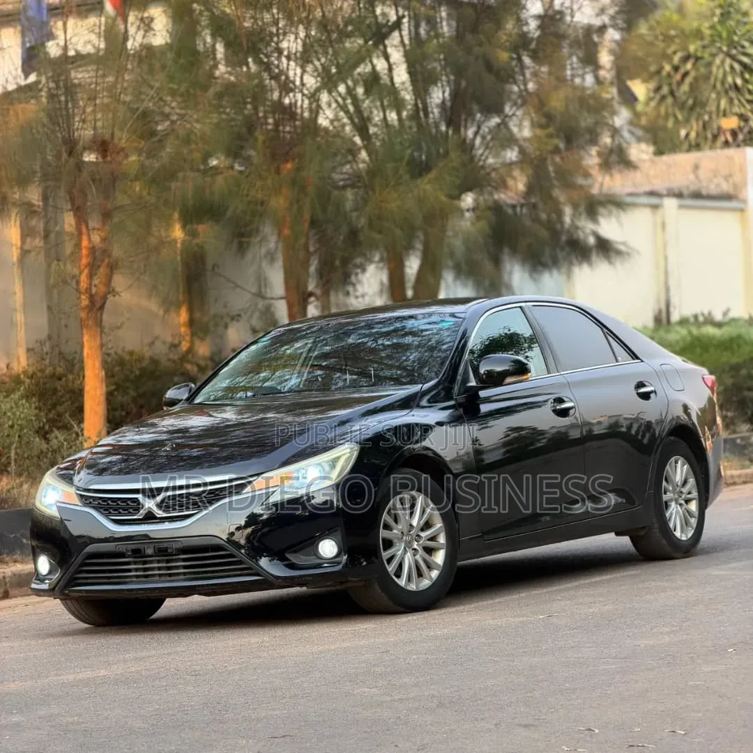 Nouveau Toyota Mark X 2016 Noir