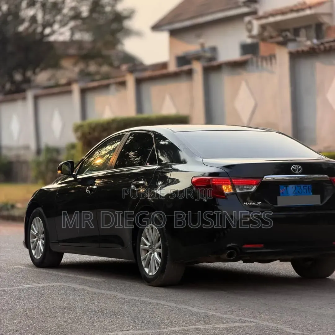 Nouveau Toyota Mark X 2016 Noir