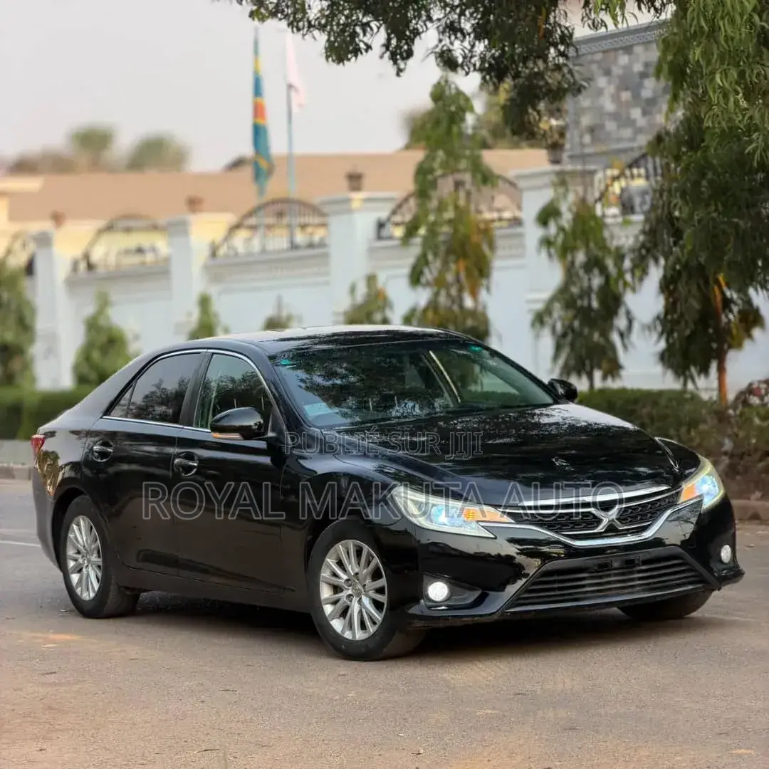 Nouveau Toyota Mark X 2016 Noir