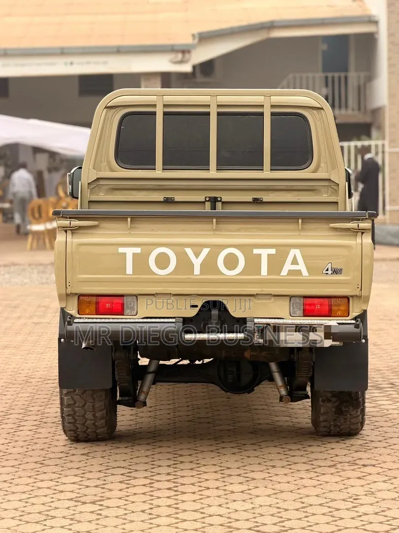 Toyota Land Cruiser 2022 Beige