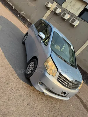 Toyota Noah 2018 Bleu