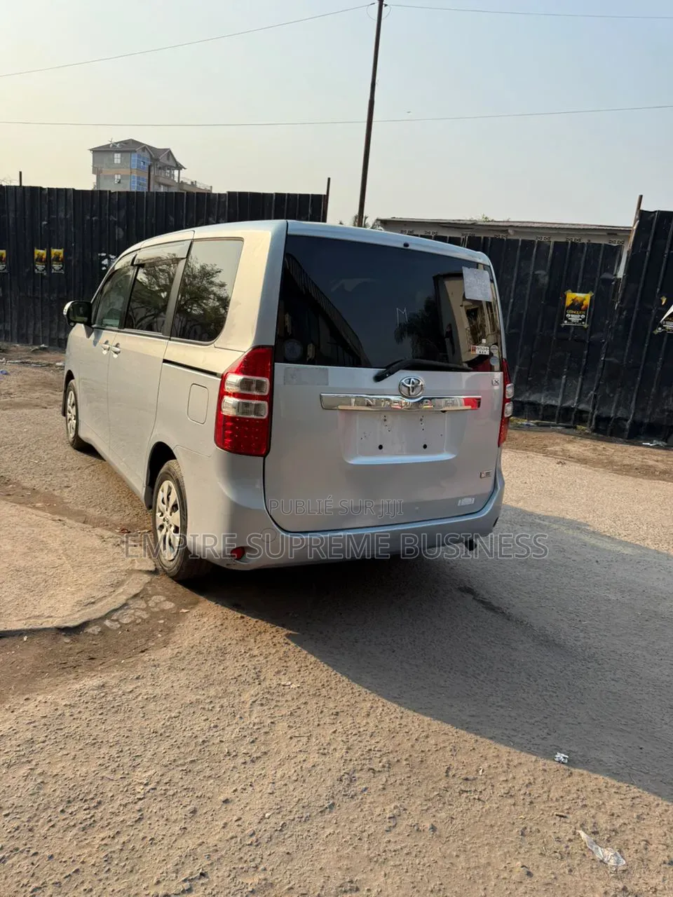 Toyota Noah 2018 Bleu