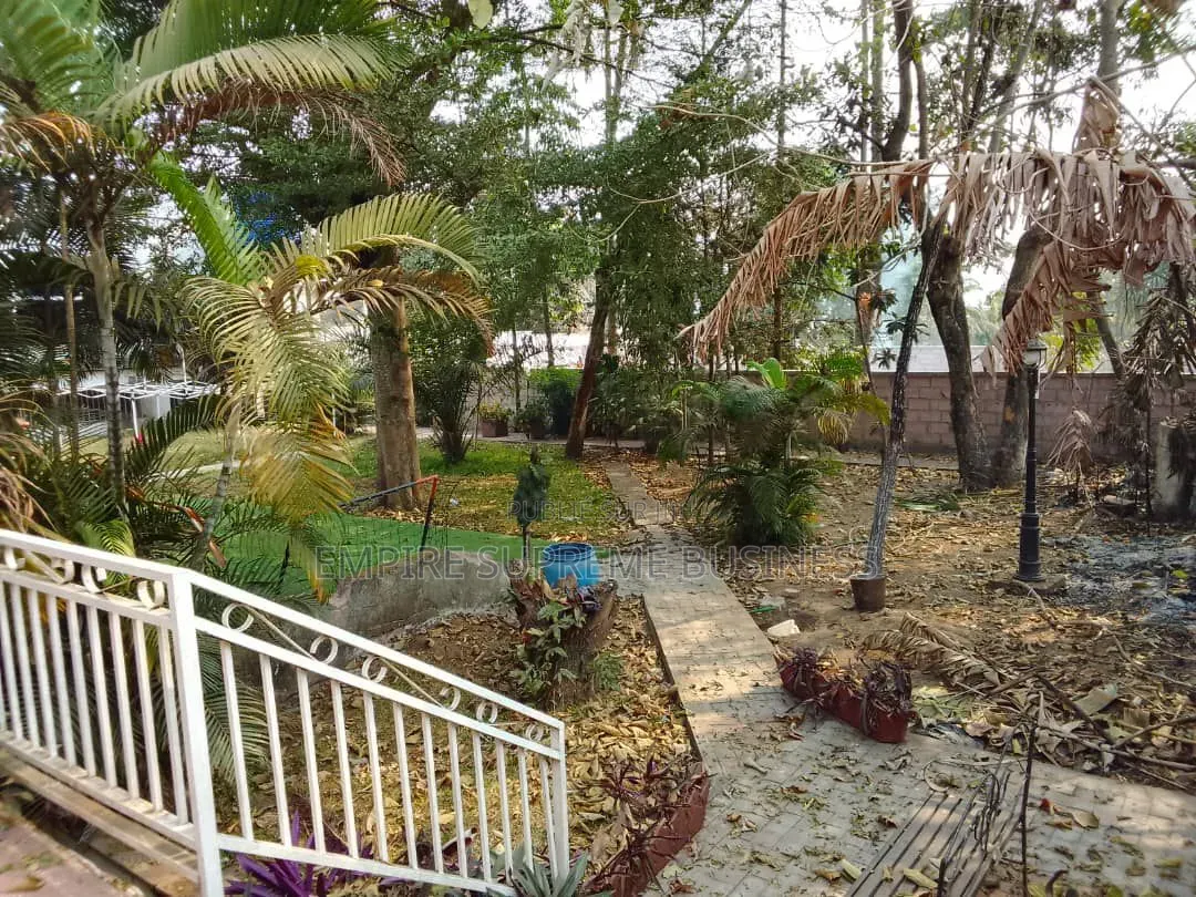 5chbre Villa dans Ngaliema à Vendre