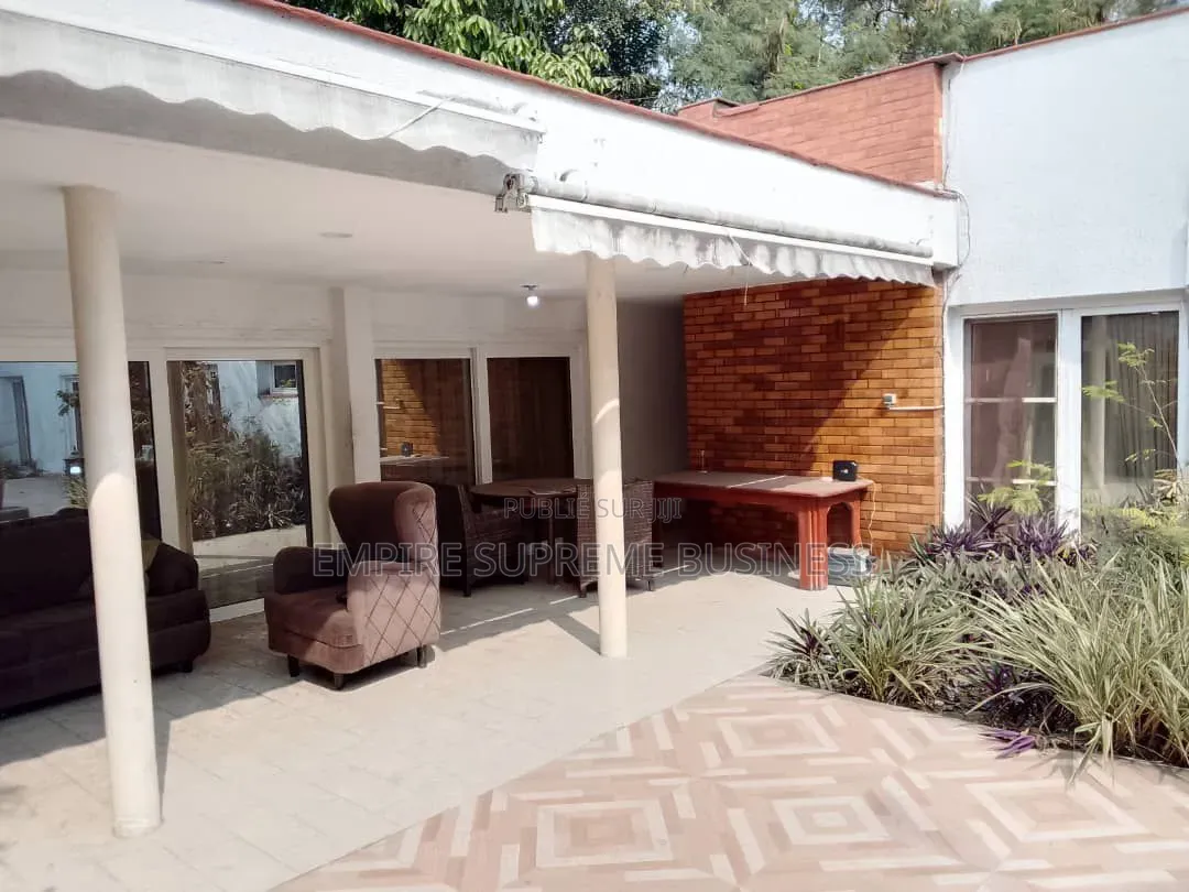 5chbre Villa dans Ngaliema à Vendre