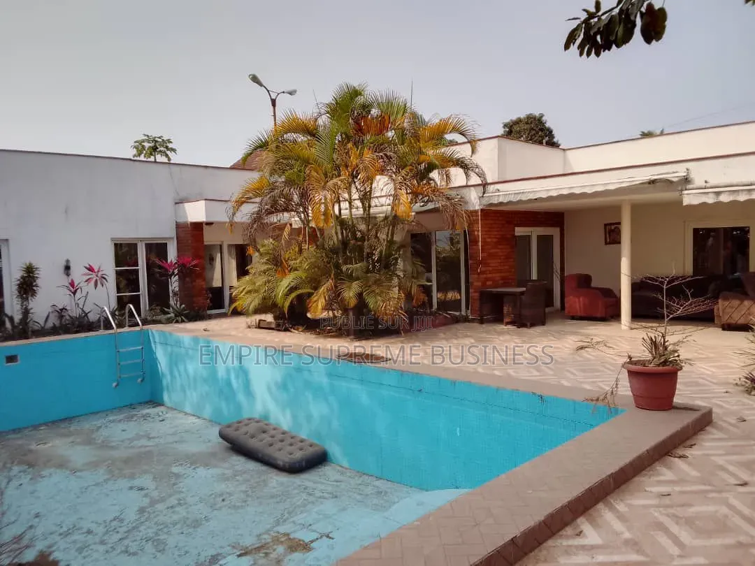 5chbre Villa dans Ngaliema à Vendre