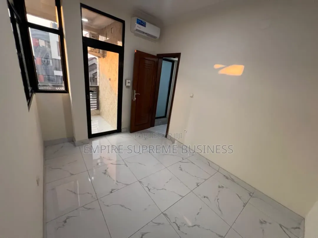 2chbre Appartement dans Empire Supreme, Kintambo à Louer