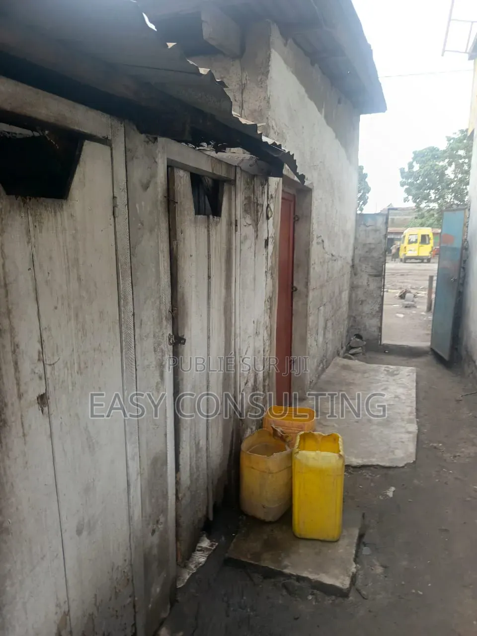  À Vendre : Parcelle Commerciale À N’djili Q4 – 73 000$ À Discuter