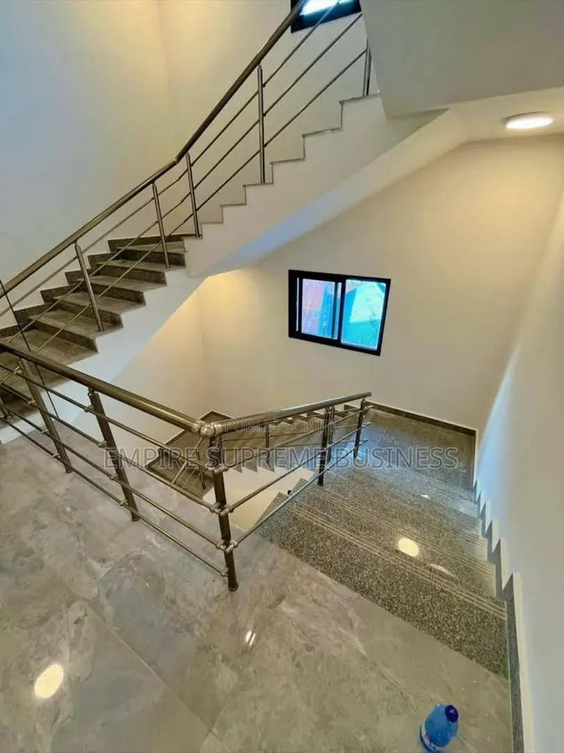 2chbre Appartement dans Empire Supreme, Gombe à Louer