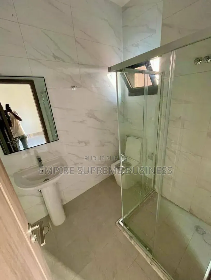 2chbre Appartement dans Empire Supreme, Gombe à Louer