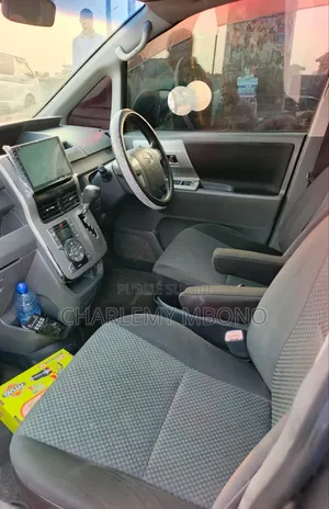 Toyota Noah 2.0 AWD (8 Seater) 2014 Gris