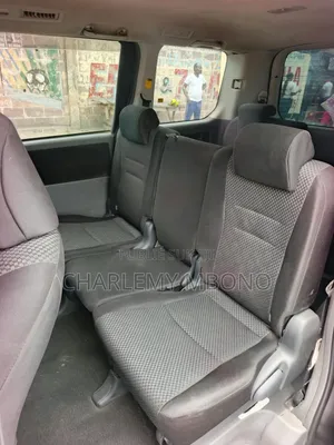 Toyota Noah 2.0 AWD (8 Seater) 2014 Gris