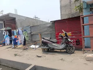 Terrain Commercial Sur Le Macadam À Vendre – N’Djili Q3