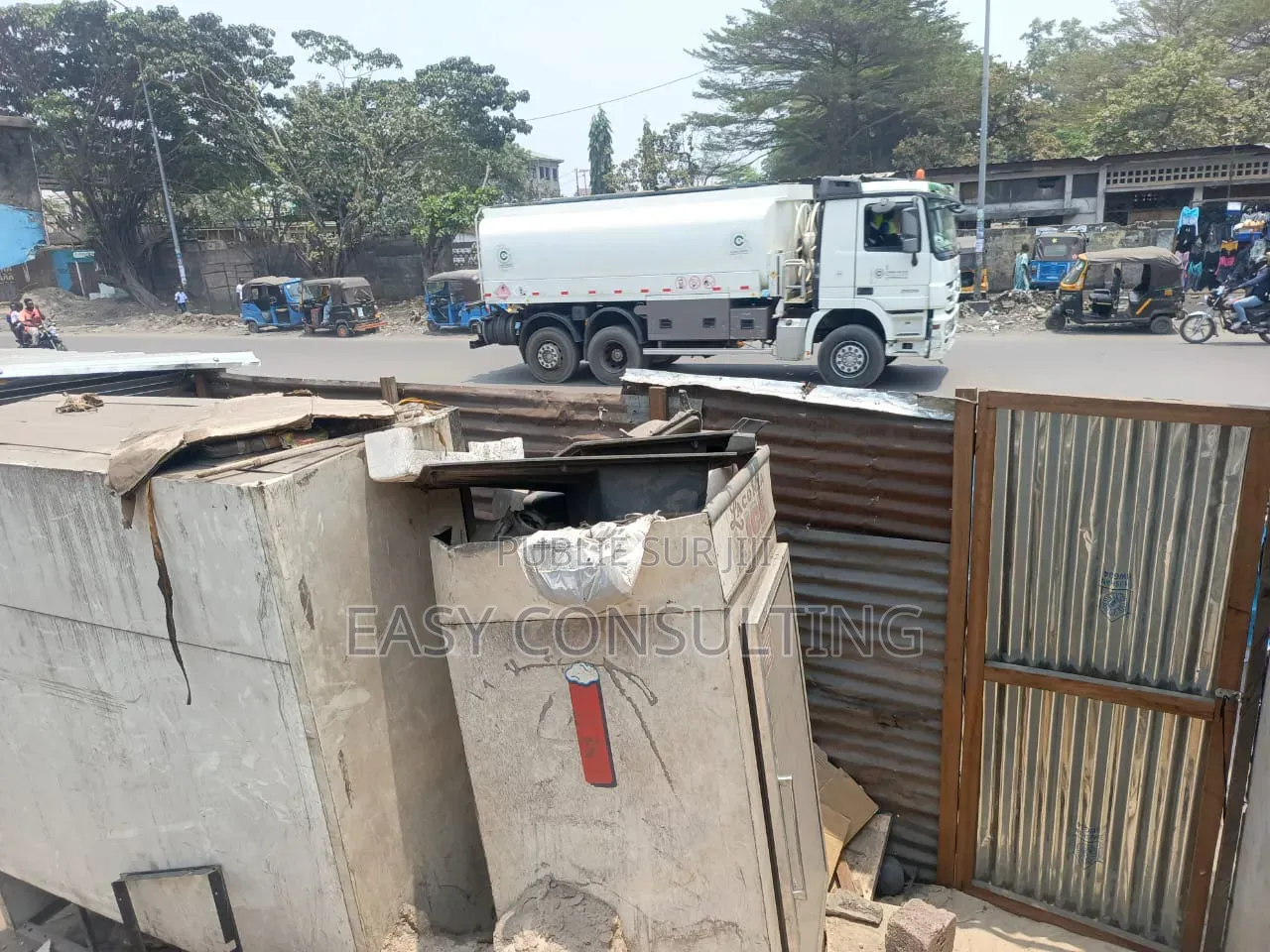 Terrain Commercial Sur Le Macadam À Vendre – N’Djili Q3