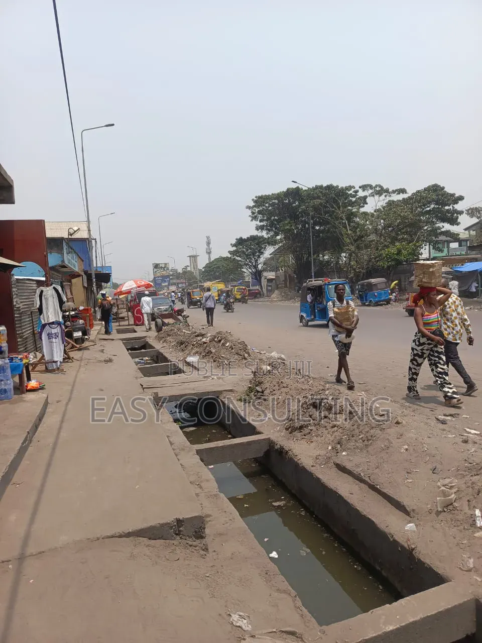 Terrain Commercial Sur Le Macadam À Vendre – N’Djili Q3