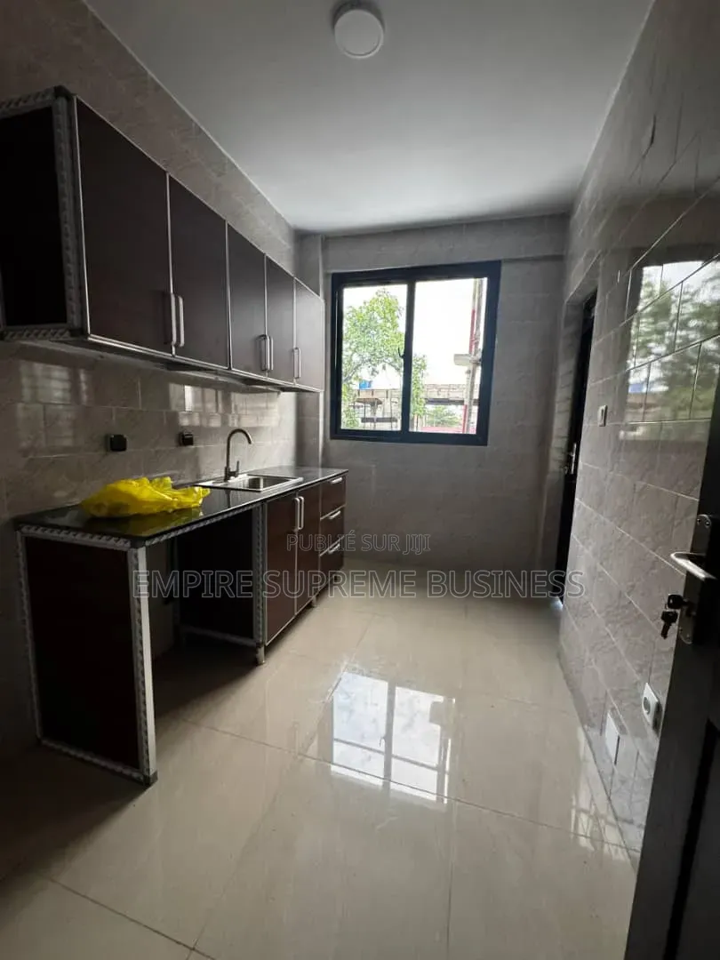 14chbre Maison dans Empire Supreme, Kintambo à Louer