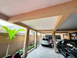 Meublé 17chbre Maison dans Empire Supreme, Kintambo à Vendre
