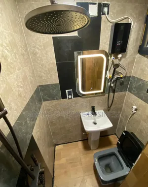 12chbre Maison dans Empire Supreme, Lingwala à Vendre