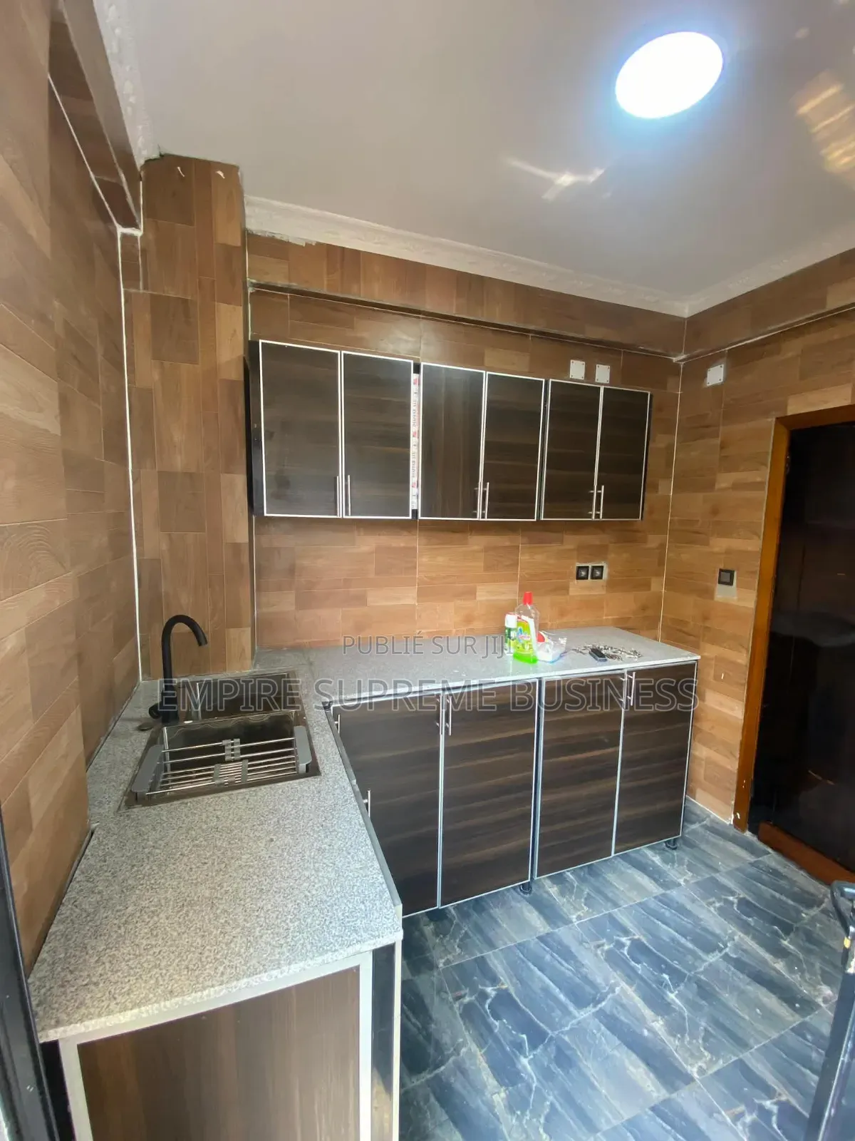 12chbre Maison dans Empire Supreme, Lingwala à Vendre