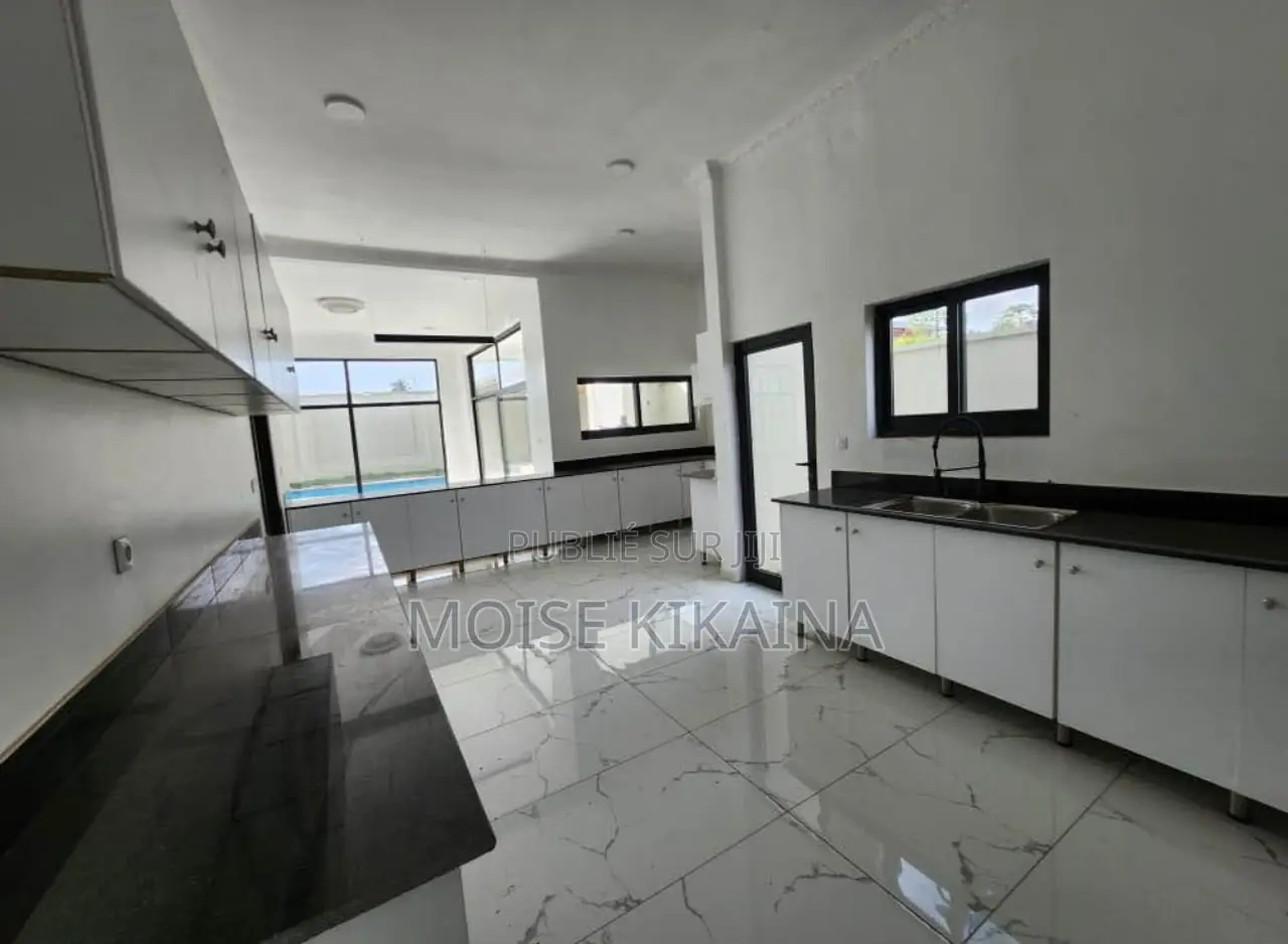 4chbre Villa dans Moyo Immobilier, Lubumbashi à Vendre