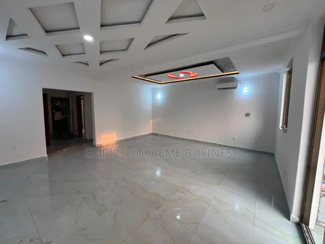 2chbre Appartement dans Empire Supreme, Bandalungwa à Louer