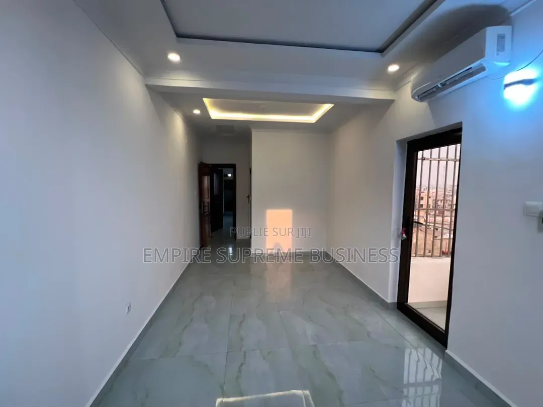2chbre Appartement dans Empire Supreme, Bandalungwa à Louer
