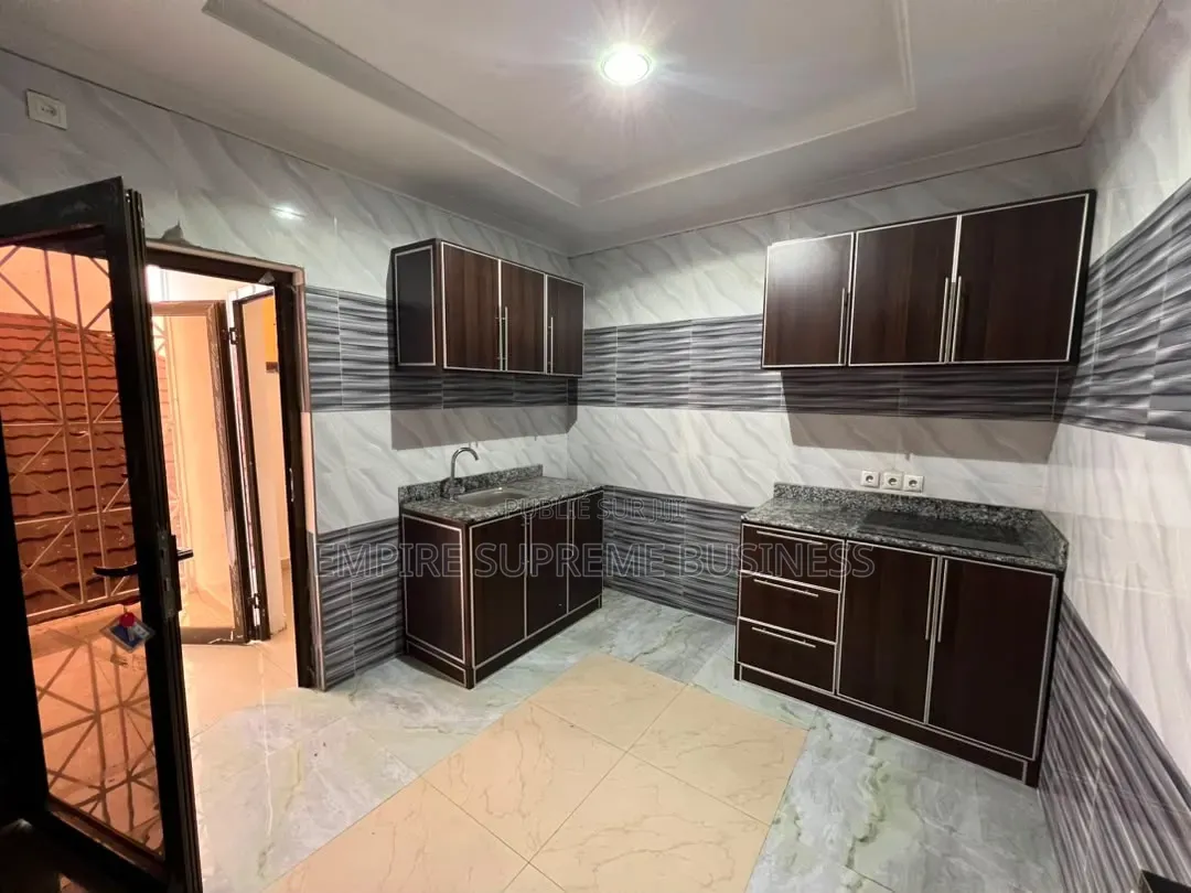 2chbre Appartement dans Empire Supreme, Bandalungwa à Louer